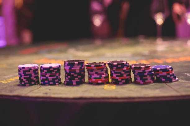slottailand mobile app interface showing live-dealer tables and sportsbook markets on Android